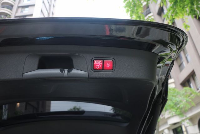 GLE350/全景天窗/ACC/盲點/摸門/衛星導航/倒車顯影/電動座椅/電尾門  第17張相片