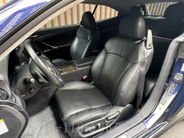 IS250C /硬頂敞篷/摸門/冷熱通風椅/倒車顯影/  第4張相片