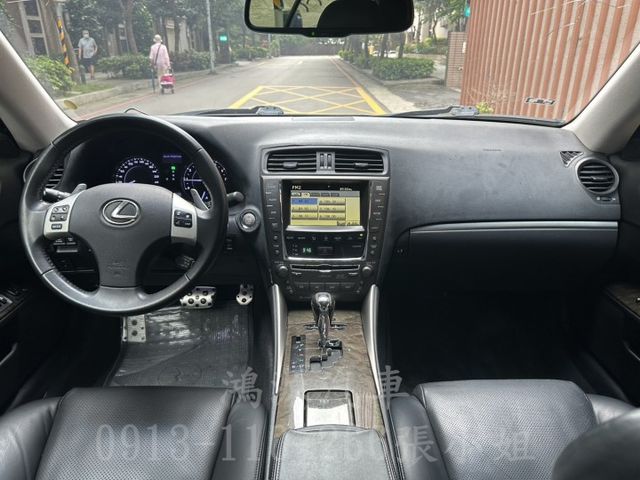 IS250C /硬頂敞篷/摸門/冷熱通風椅/倒車顯影/  第5張相片