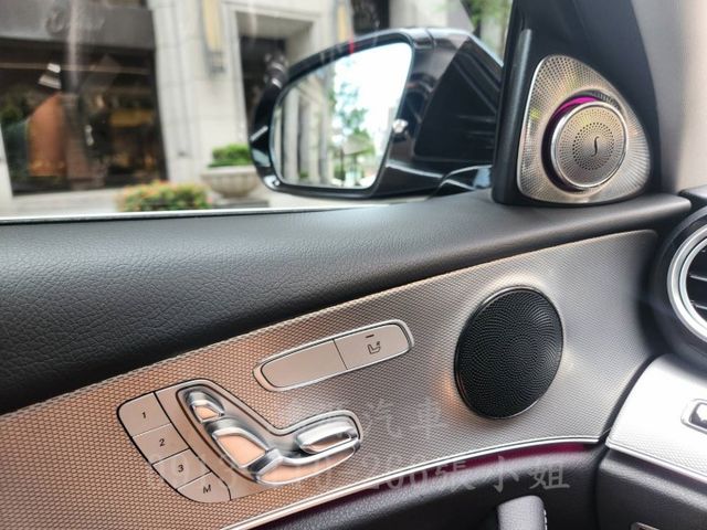 E200/總代理/車道偏移/氣氛燈/盲點/摸門/衛星導航/倒車顯影/電動座椅/電尾門  第9張相片