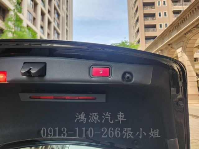 E200/總代理/車道偏移/氣氛燈/盲點/摸門/衛星導航/倒車顯影/電動座椅/電尾門  第13張相片