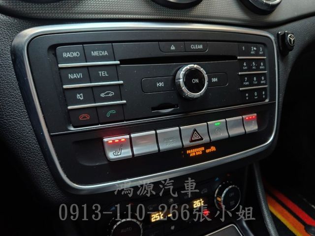 CLA250/I-KEY/全景天窗/HK/摸門/電熱椅/倒車顯影/電動座椅  第12張相片