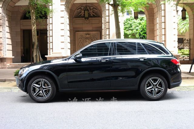GLC300/ACC/盲點/摸門/衛星導航/倒車顯影/電動座椅/電尾門  第2張相片