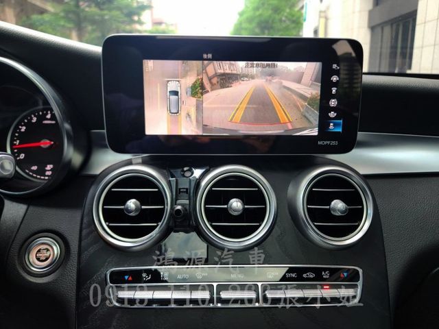 GLC300/ACC/盲點/摸門/衛星導航/倒車顯影/電動座椅/電尾門  第10張相片