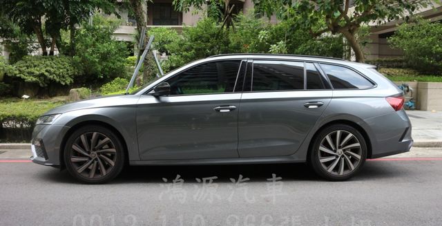 OCTAVIA /ACC/全景天窗/RS賽車椅/盲點/摸門/衛星導航/倒車顯影/電動座椅/電尾門  第2張相片