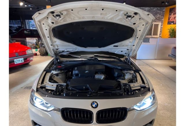 BMW 320I  第7張相片