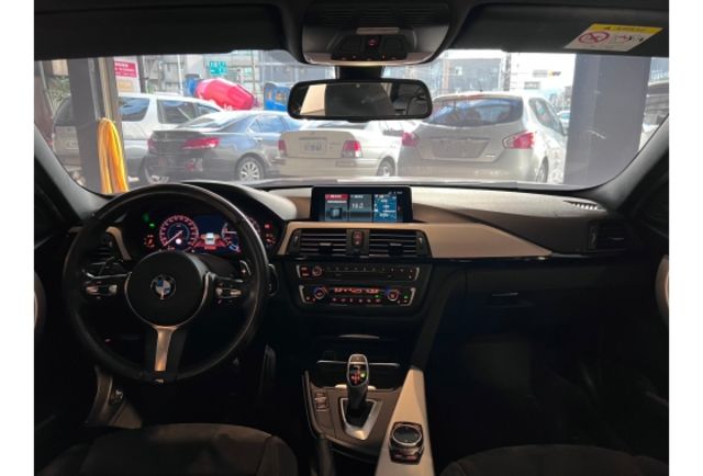 BMW 320I  第10張相片