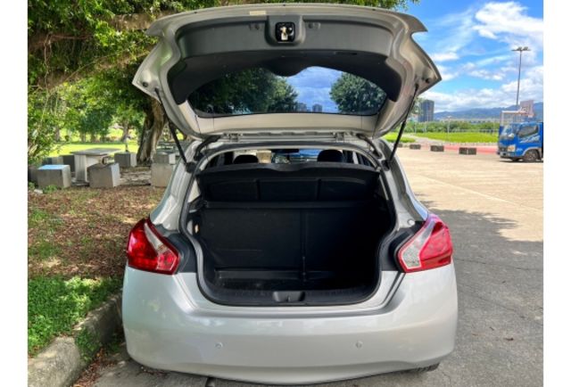 Nissan TIIDA  第5張相片