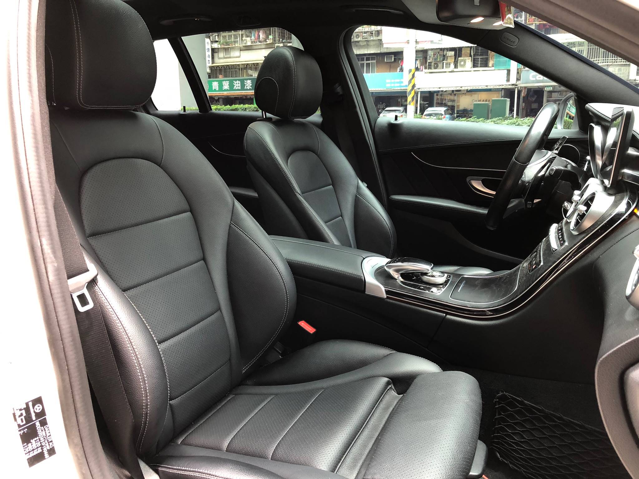 2015年 歐規 BENZ C250T 五門 總代理 跑4萬km 預售169.9萬  第9張相片