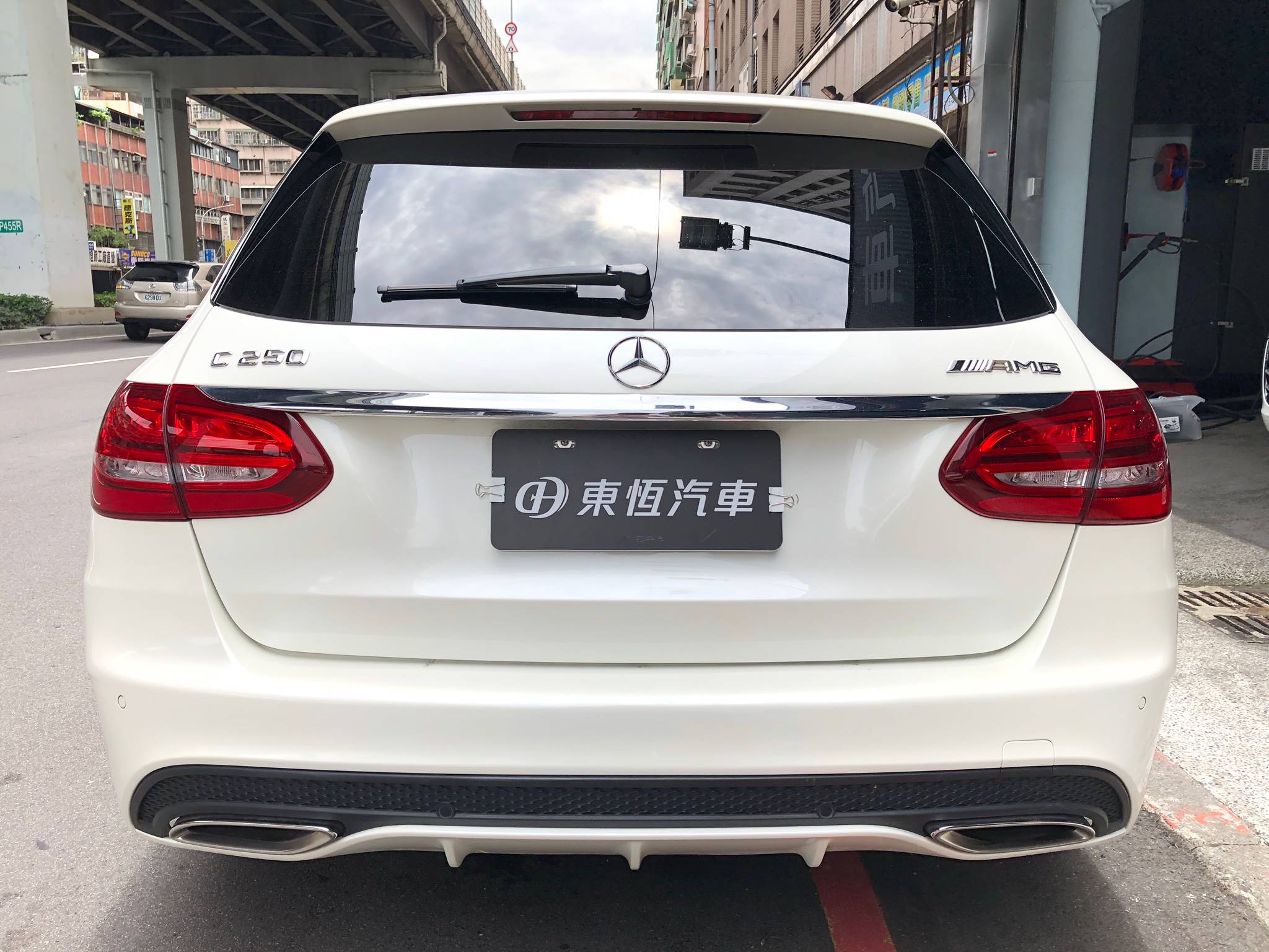 2015年 歐規 BENZ C250T 五門 總代理 跑4萬km 預售169.9萬  第13張相片