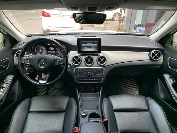 2016年領牌 BENZ GLA180 總代理  第9張相片