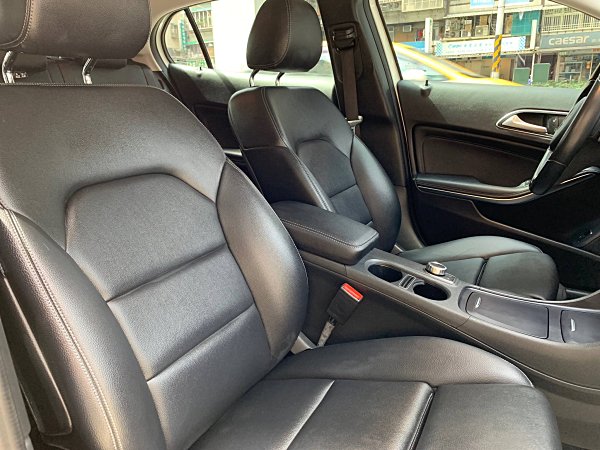 2016年領牌 BENZ GLA180 總代理  第10張相片