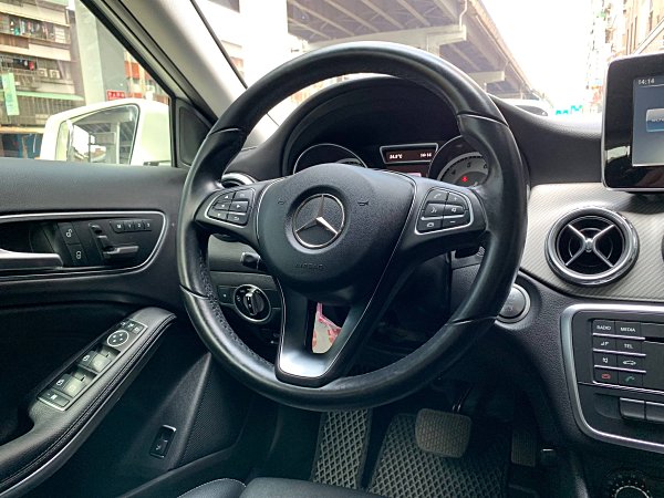 2016年領牌 BENZ GLA180 總代理  第12張相片