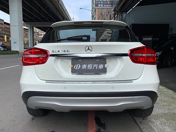2016年領牌 BENZ GLA180 總代理  第14張相片