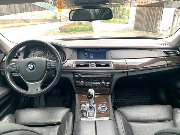 2011年 BMW泛德總代理 740Li 領航版   第13張相片