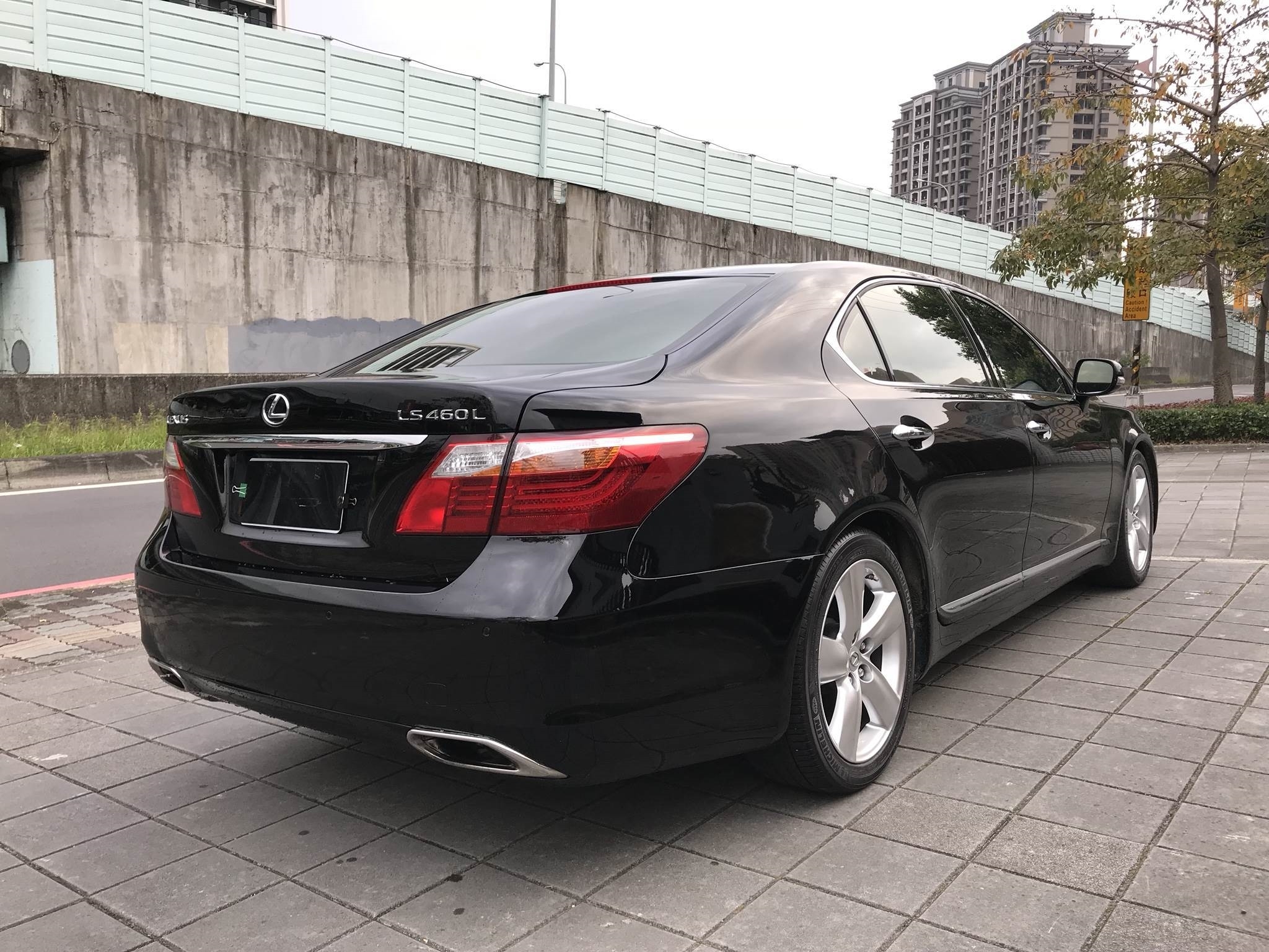    LEXUS 正2011年 LS460L 頂級尊絕版  第5張相片