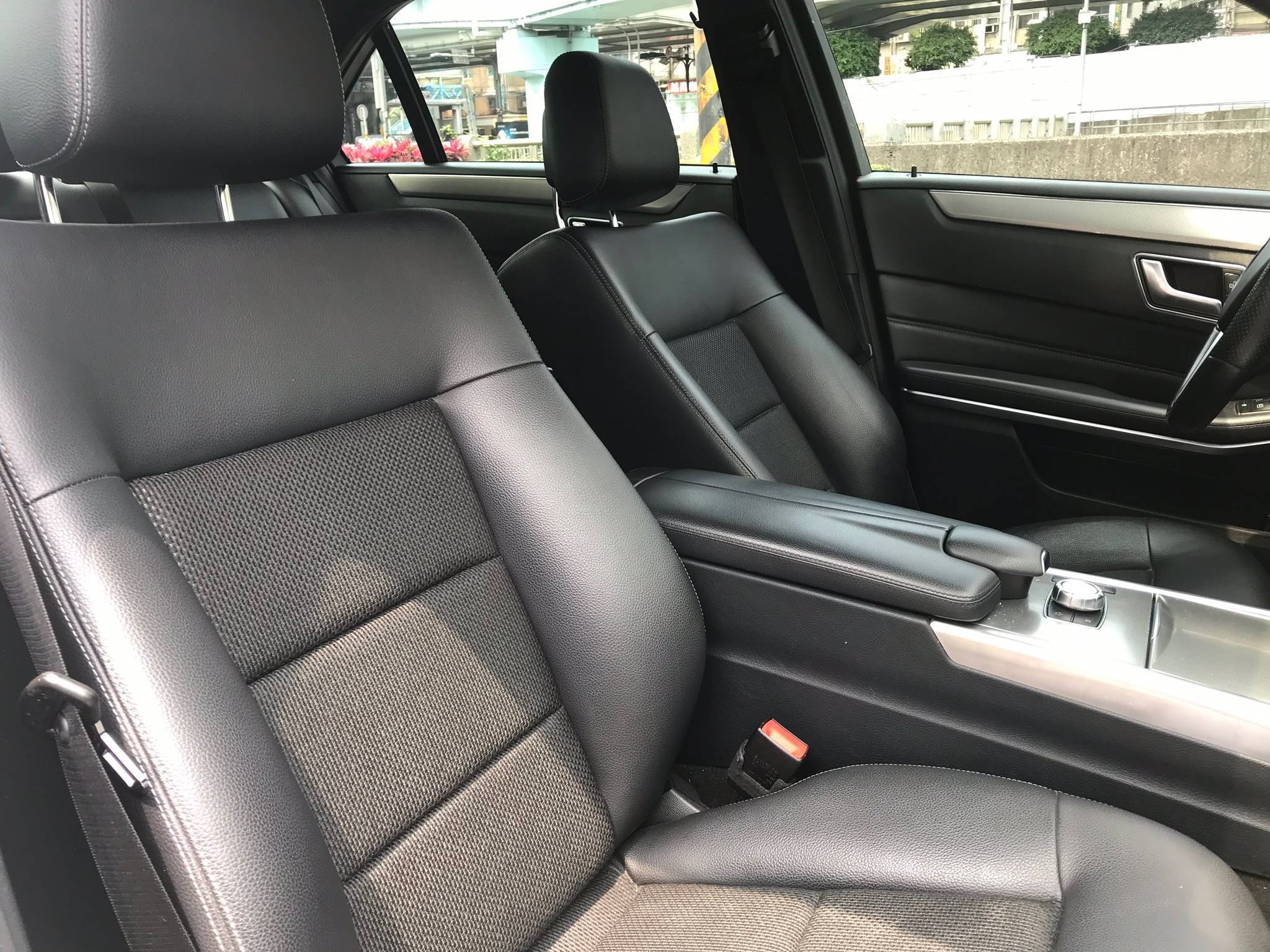   挑戰網路最低價 M-Benz E-Class 賓士 Benz E200 改E63外觀 全車原版件 新車價加改裝精品約300萬 特價138萬  第10張相片