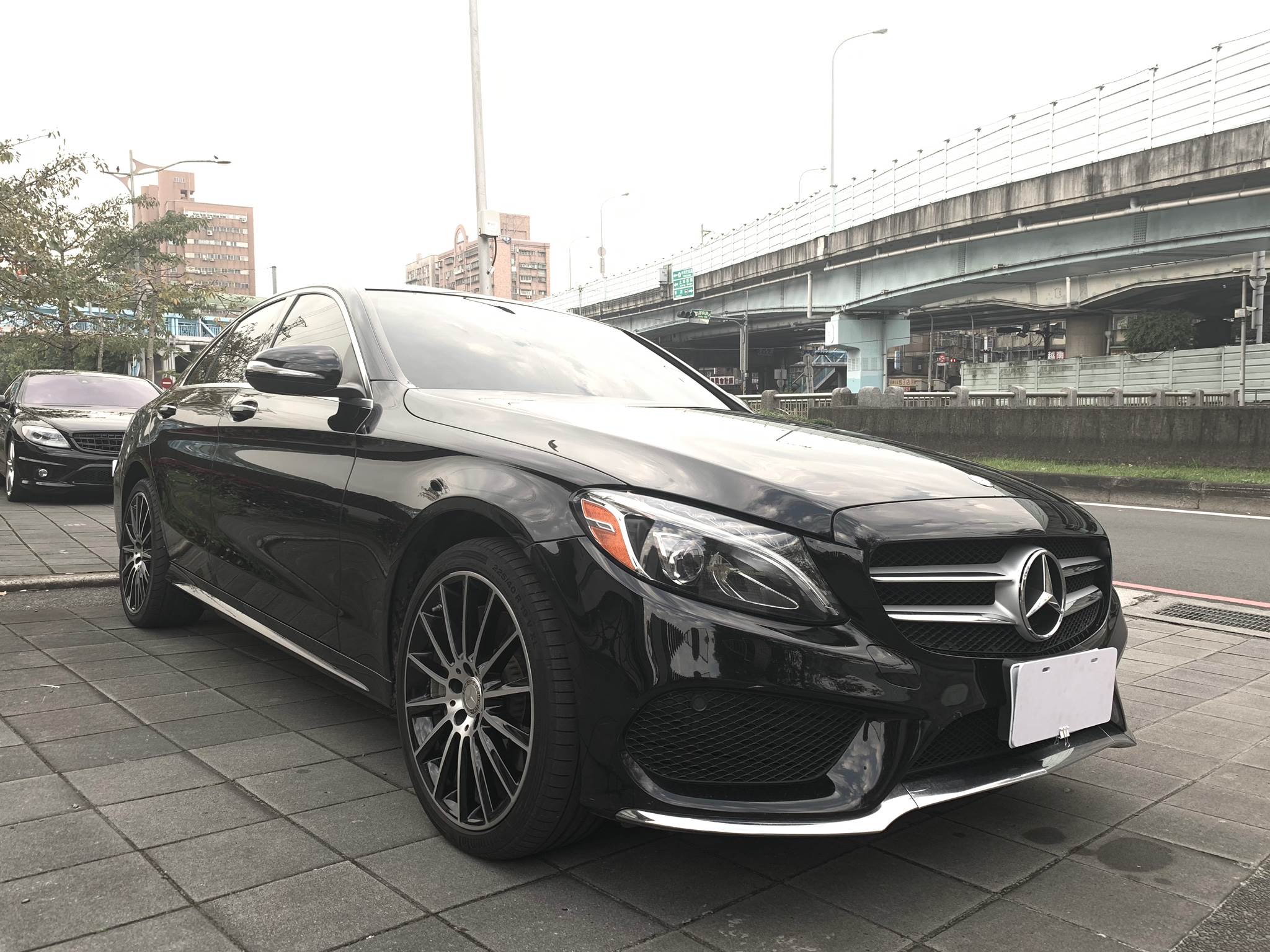 賓士 正2015年 W205 C300  第7張相片