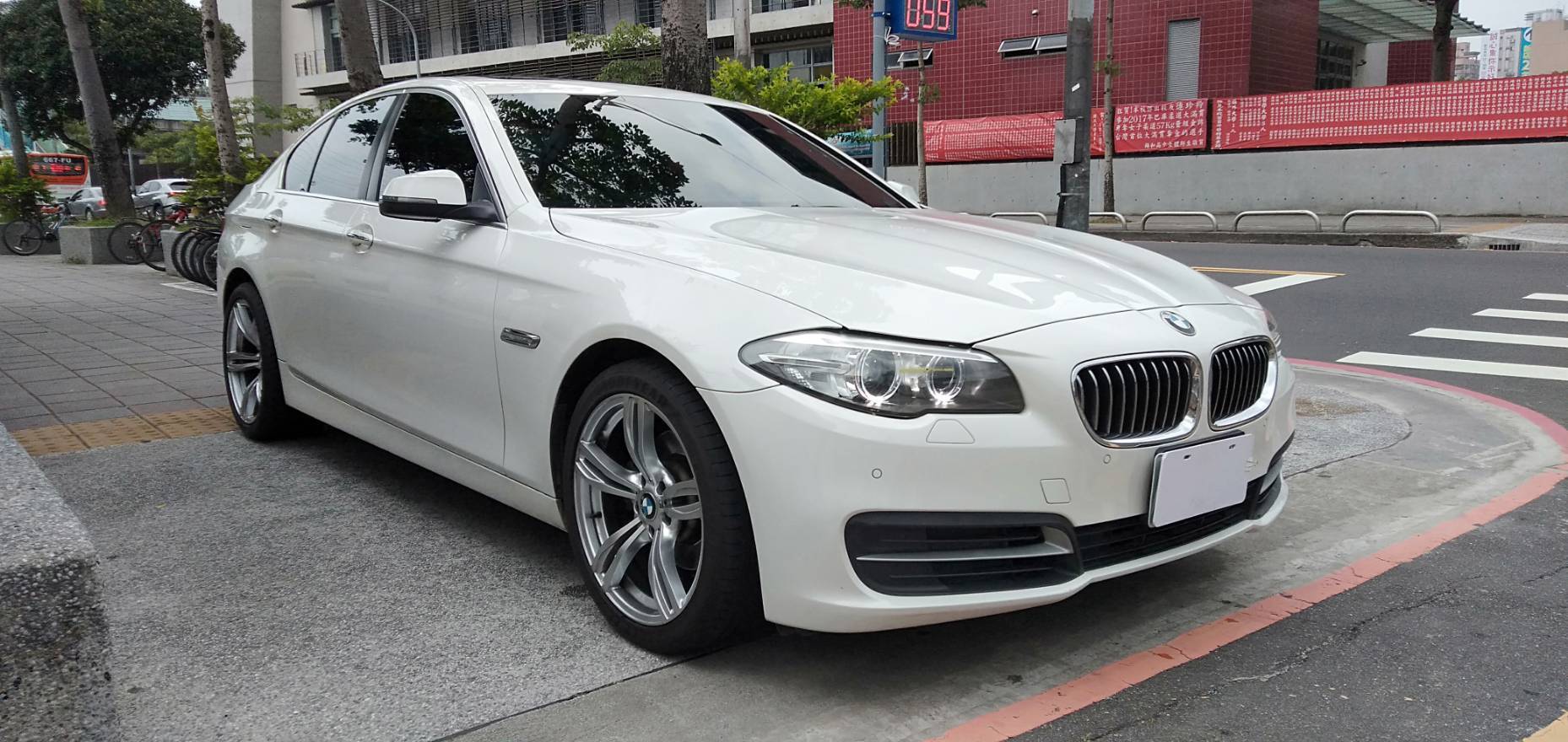BMW 汎德總代理 2014年式 520i  第2張相片