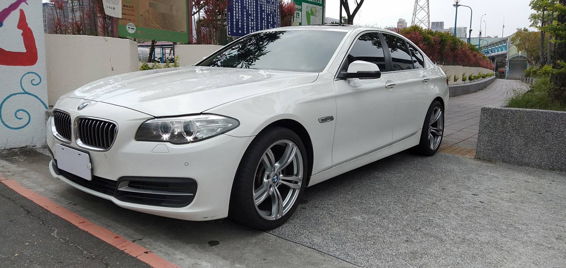 BMW 汎德總代理 2014年式 520i  第7張相片
