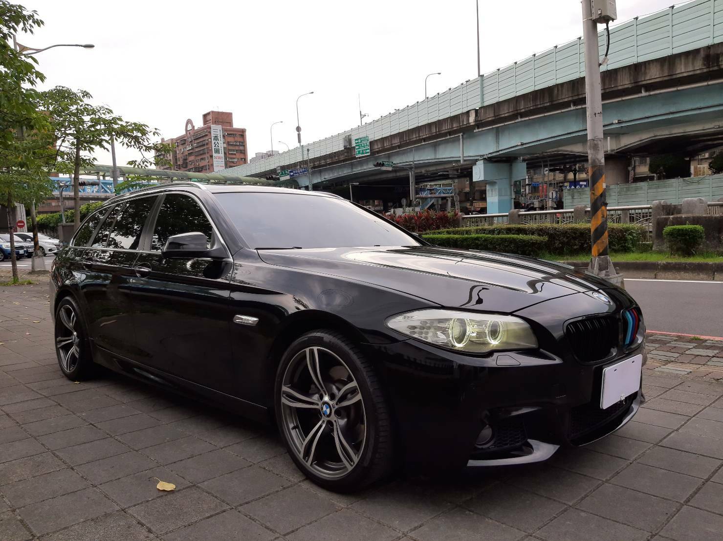 BMW 5-Series Touring 520d 2011款 自手排 2.0L  第2張相片