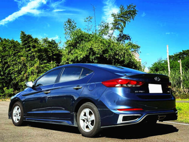 HYUNDAI現代 ELANTRA  第2張相片