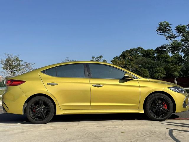 HYUNDAI現代 ELANTRA  第2張相片