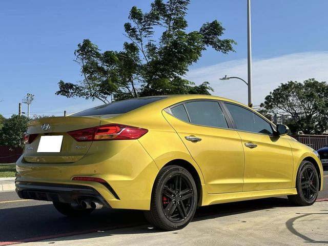 HYUNDAI現代 ELANTRA  第3張相片