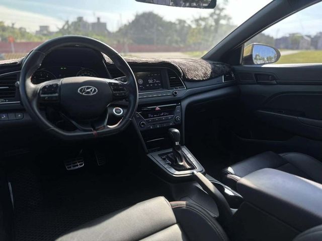 HYUNDAI現代 ELANTRA  第7張相片