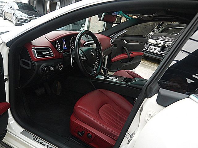 Maserati Ghibli S Q4 只跑7萬 知道的就懂  第9張相片