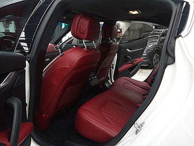 Maserati Ghibli S Q4 只跑7萬 知道的就懂  第10張相片