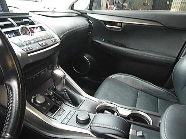 專注完美近乎苛求Lexus 小休旅NX200T豪華版  第19張相片