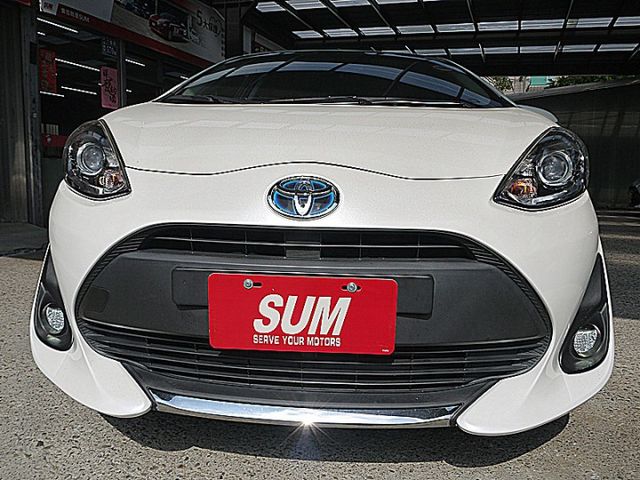 改款Toyota Prius c最佳油電小車搶手白  第2張相片