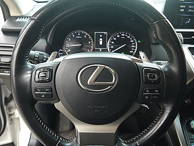 專注完美近乎苛求Lexus小休旅NX200 菁英Plus版有電動尾門的歐才跑7萬  第15張相片
