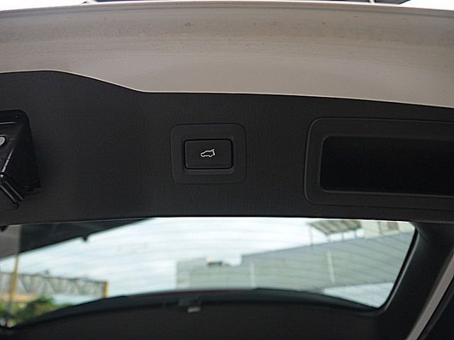 小改款 CX-5魂動系BOES旗艦版有BOES音響LED頭燈.盲點電動尾門感受日本美學和職人匠造車工藝  第8張相片