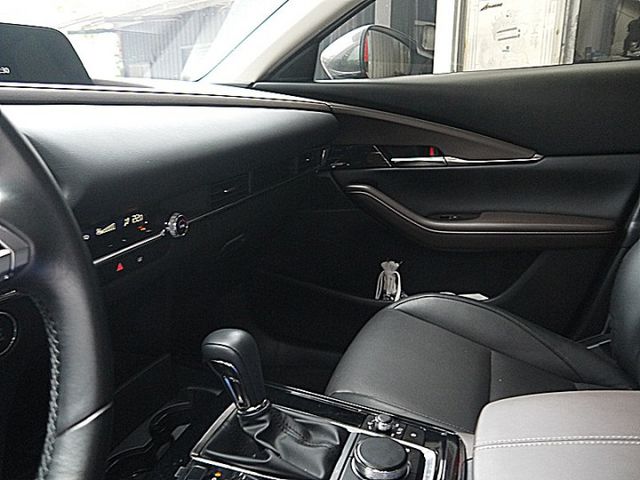 全新進化CX-30旗艦進化型有BOES音響全速域ACC跟車電子煞車電動尾門才跑2萬  第19張相片