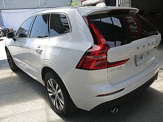 小改Volvo XC60 B4 Momentum Plus 油電標配抬顯全景天窗H/K音響內建導航  第3張相片
