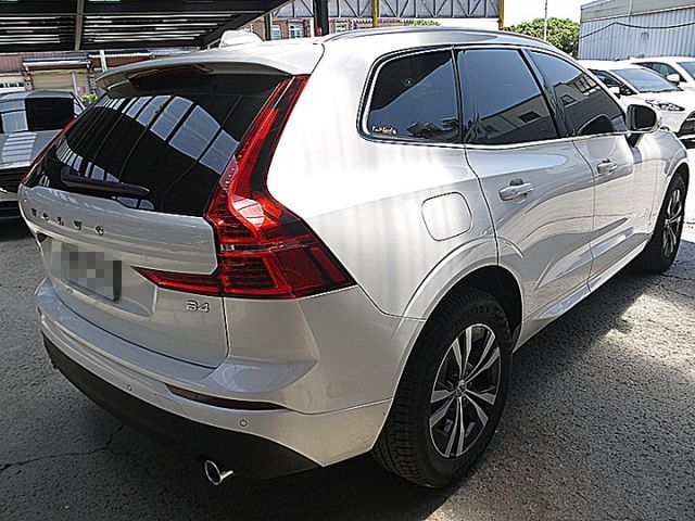 小改Volvo XC60 B4 Momentum Plus 油電標配抬顯全景天窗H/K音響內建導航  第5張相片