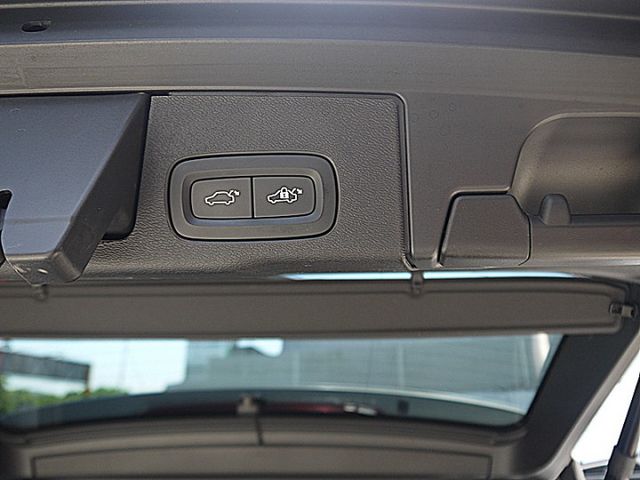 小改Volvo XC60 B4 Momentum Plus 油電標配抬顯全景天窗H/K音響內建導航  第8張相片