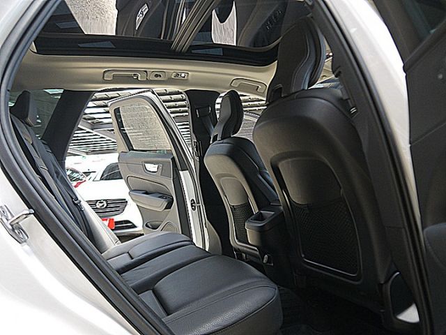 小改Volvo XC60 B4 Momentum Plus 油電標配抬顯全景天窗H/K音響內建導航  第12張相片
