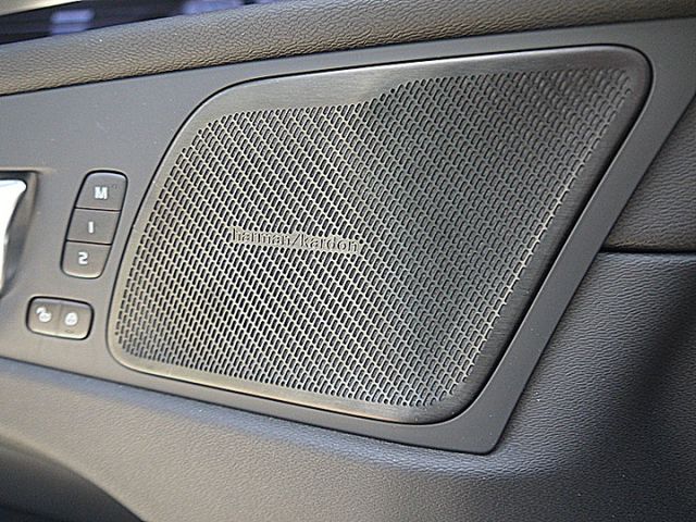 小改Volvo XC60 B4 Momentum Plus 油電標配抬顯全景天窗H/K音響內建導航  第14張相片