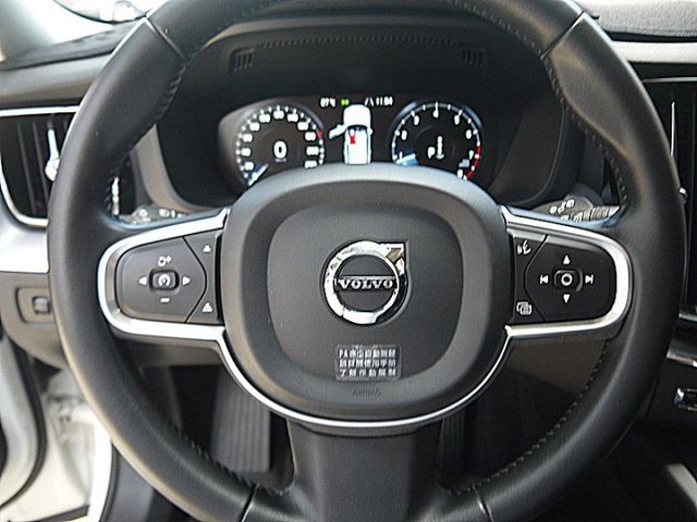 小改Volvo XC60 B4 Momentum Plus 油電標配抬顯全景天窗H/K音響內建導航  第15張相片