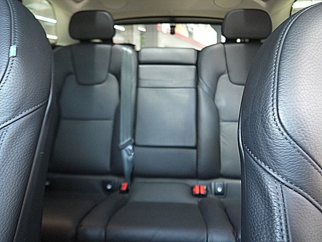 小改Volvo XC60 B4 Momentum Plus 油電標配抬顯全景天窗H/K音響內建導航  第19張相片
