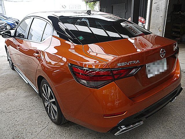 Nissan 新款 Sentra 尊爵智駕版特殊雙色給想與眾的您  第3張相片
