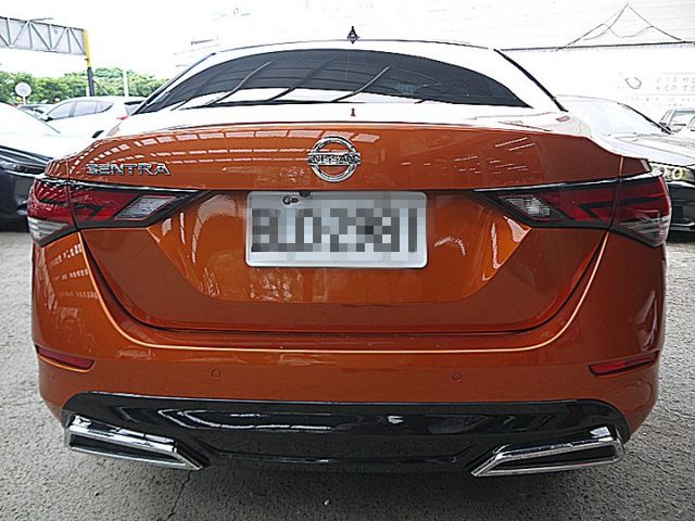 Nissan 新款 Sentra 尊爵智駕版特殊雙色給想與眾的您  第4張相片