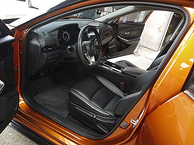 Nissan 新款 Sentra 尊爵智駕版特殊雙色給想與眾的您  第8張相片