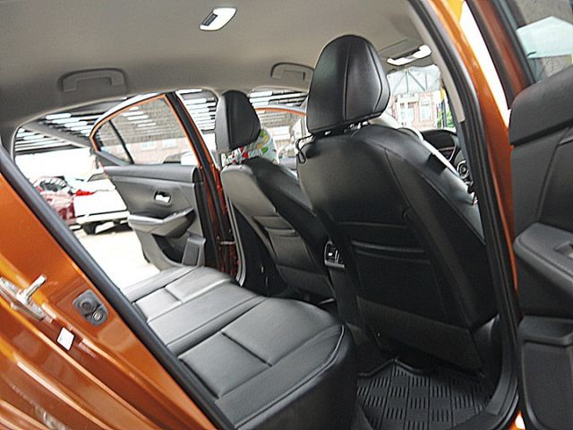 Nissan 新款 Sentra 尊爵智駕版特殊雙色給想與眾的您  第11張相片