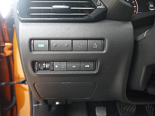 Nissan 新款 Sentra 尊爵智駕版特殊雙色給想與眾的您  第13張相片