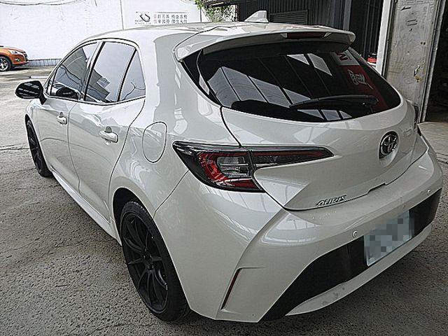 Auris 2.0 旗艦版搶手白  第3張相片