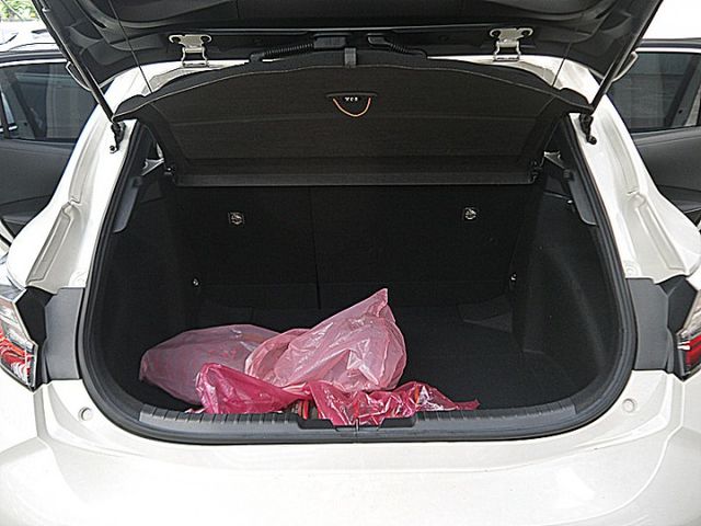Auris 2.0 旗艦版搶手白  第7張相片